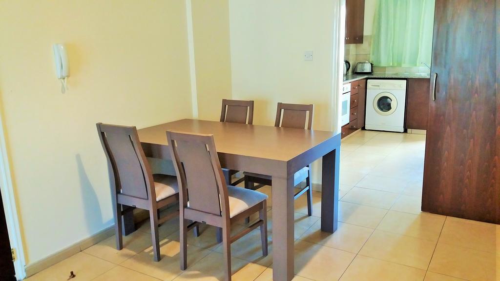 101 Mandritis Court Apartment Larnaca Luaran gambar