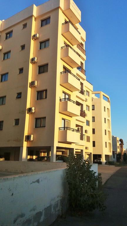 101 Mandritis Court Apartment Larnaca Luaran gambar