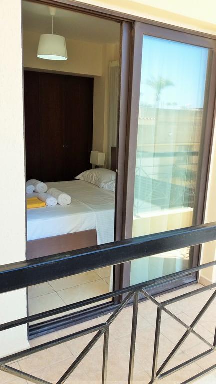 101 Mandritis Court Apartment Larnaca Luaran gambar