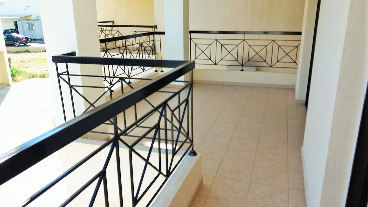101 Mandritis Court Apartment Larnaca Luaran gambar